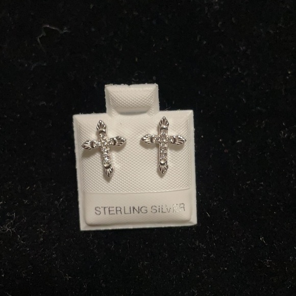 925 Sterling Silver stud Earrings - Picture 2 of 3